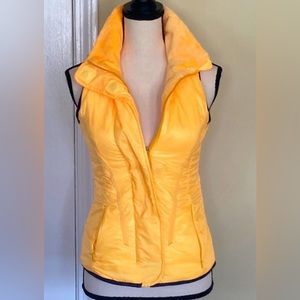 Lululemon Glacier Vest Shell Fleece Puffer Hood Yellow Pockets size 4
